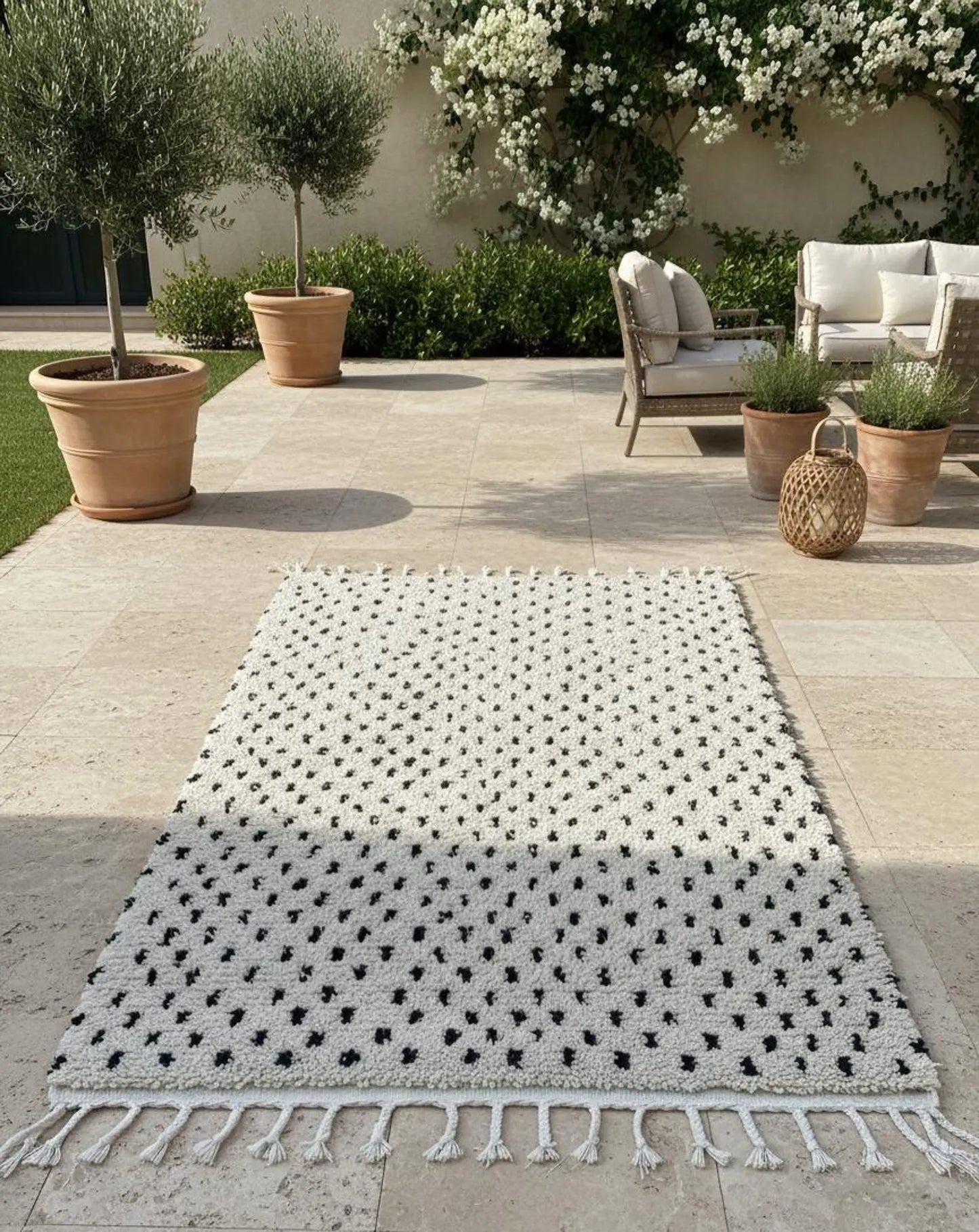 Tapis Blanc à Pois Noirs – Style Minimaliste (1.1m × 1,8m)