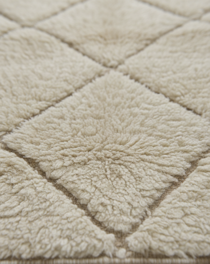 Tapis Mrirt “Amanar” blanc à motifs losanges imbriqués (1m x 1.5 m)