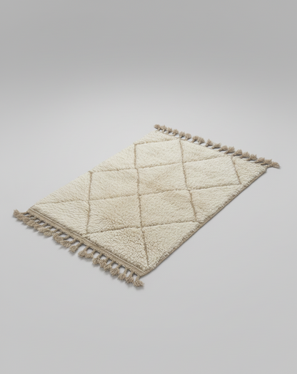 Tapis Mrirt “Amanar” blanc à motifs losanges imbriqués (1m x 1.5 m)