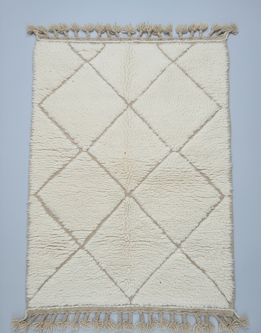 Tapis Mrirt “Amanar” blanc à motifs losanges imbriqués (1m x 1.5 m)