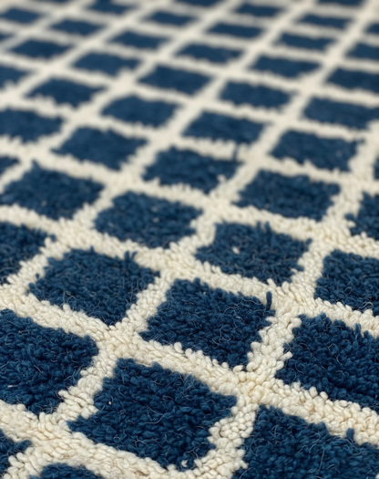 Azur Carré – Tapis Marocain Damier Blanc & Turquoise