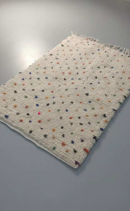 Rainbow Sprinkle – Tapis Artisanal en petits points colorés (1m x 1.5m)