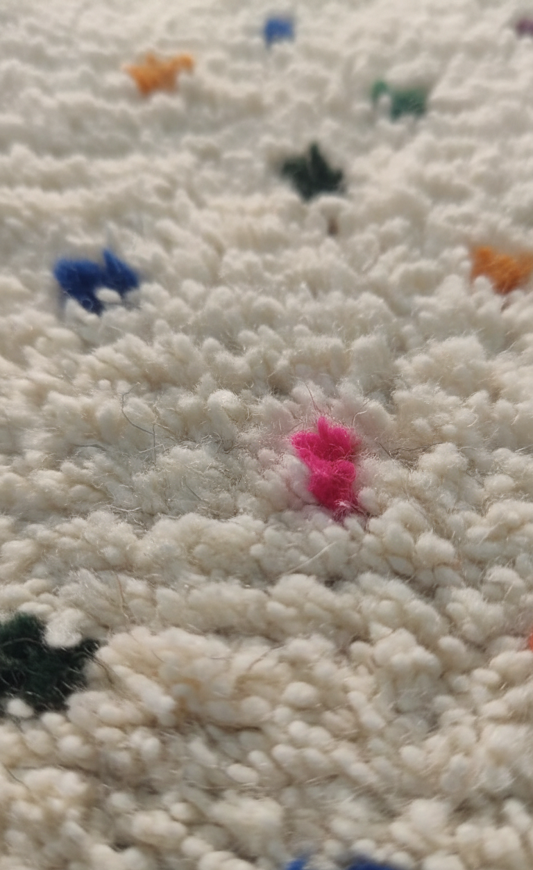 Rainbow Sprinkle – Tapis Artisanal en petits points colorés (1m x 1.5m)