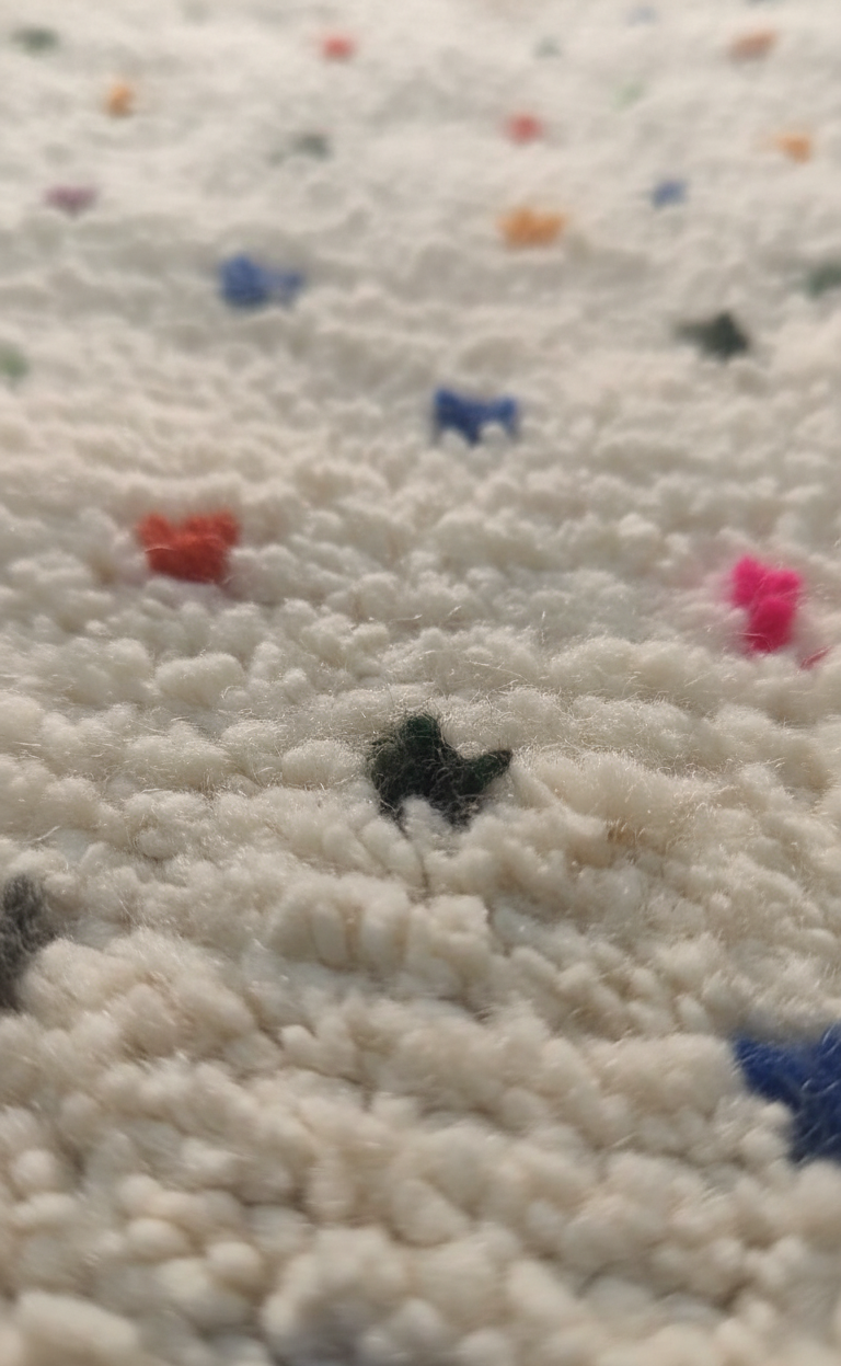 Rainbow Sprinkle – Tapis Artisanal en petits points colorés (1m x 1.5m)