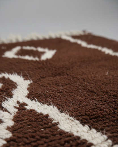 Tamr & Haleeb – Tapis Marocain Artisanal Marron & Blanc (1m x 1.5m)