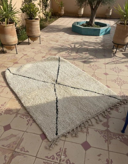 Tapis Beni Ouarain Beige – Style Bohème (1.1m × 1,6m)