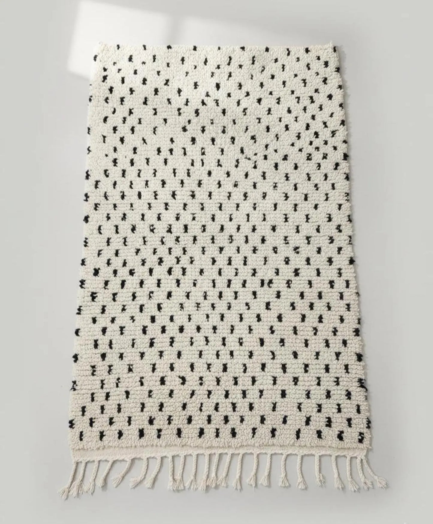 Tapis Blanc à Pois Noirs – Style Minimaliste (1.1m × 1,8m)