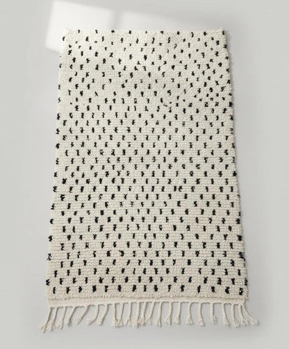 Tapis Blanc à Pois Noirs – Style Minimaliste (1.1m × 1,8m)