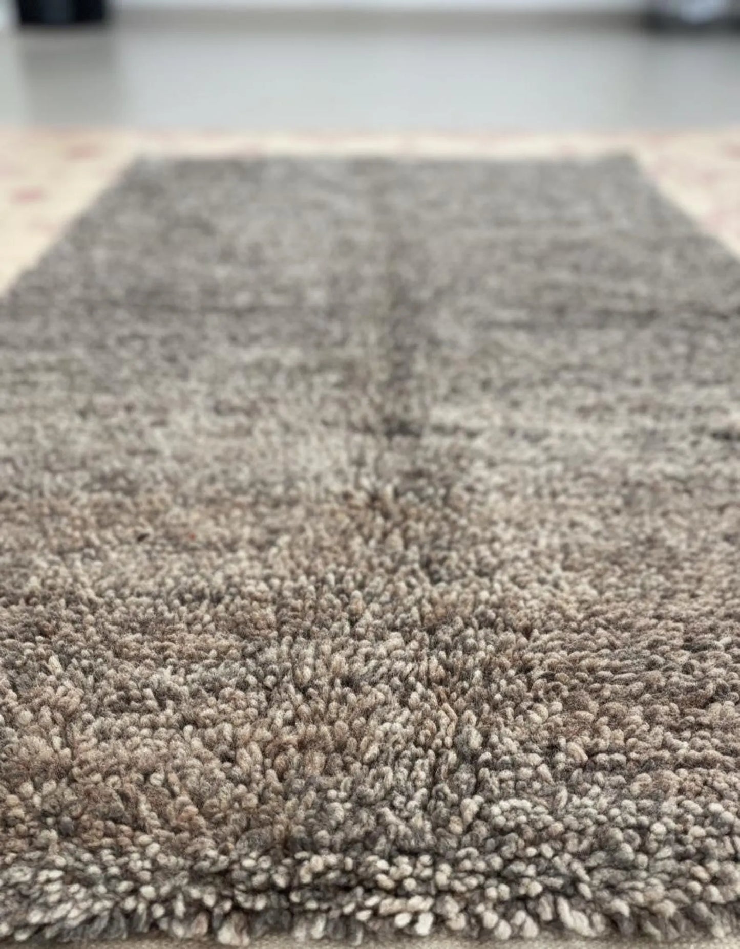 Tapis Marron Marmoucha – 100 % Laine Non Teinte (1.1m × 1,9m)