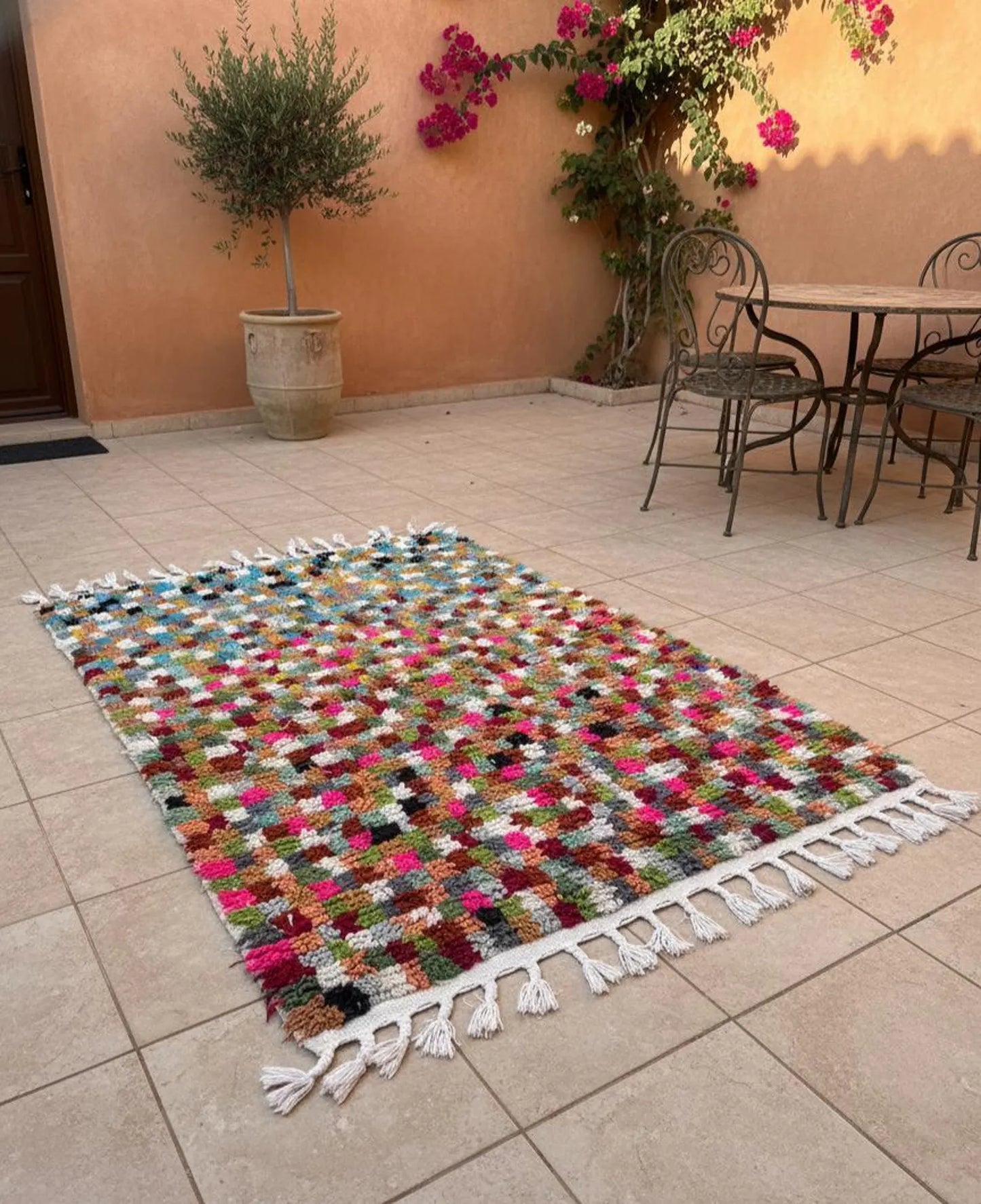 Tapis Marocain Multicolore à Damier – Carrés Colorés – Pièce Artistique (1.1m × 1,5m)