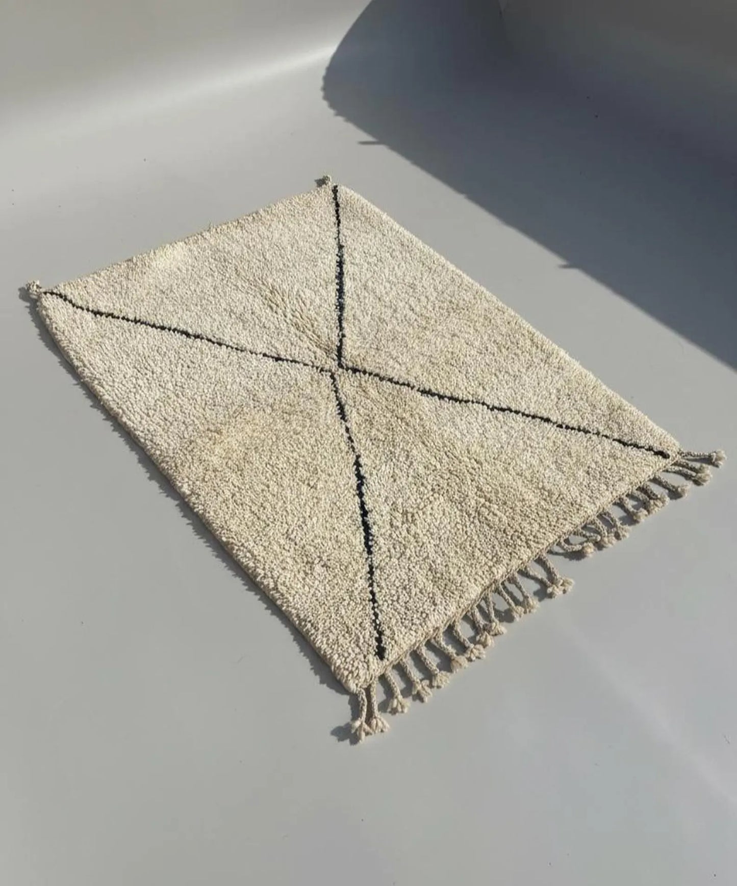 Tapis Beni Ouarain Beige – Style Bohème (1.1m × 1,6m)