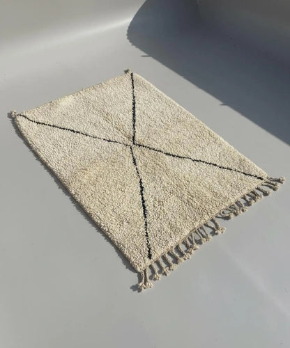 Tapis Beni Ouarain Beige – Style Bohème (1.1m × 1,6m)