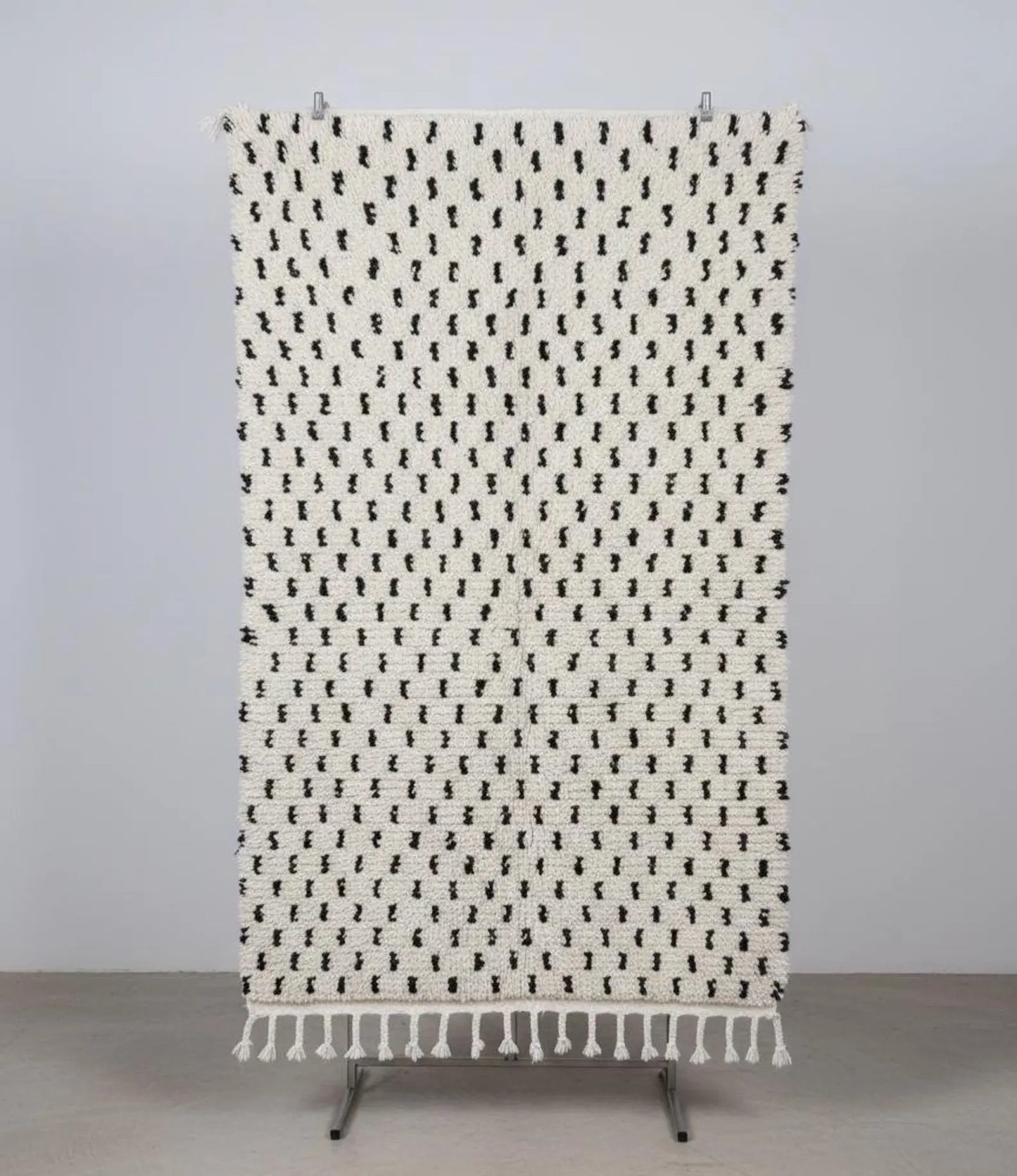 Tapis Blanc à Pois Noirs – Style Minimaliste (1.1m × 1,8m)