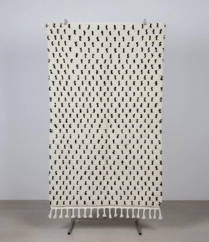 Tapis Blanc à Pois Noirs – Style Minimaliste (1.1m × 1,8m)