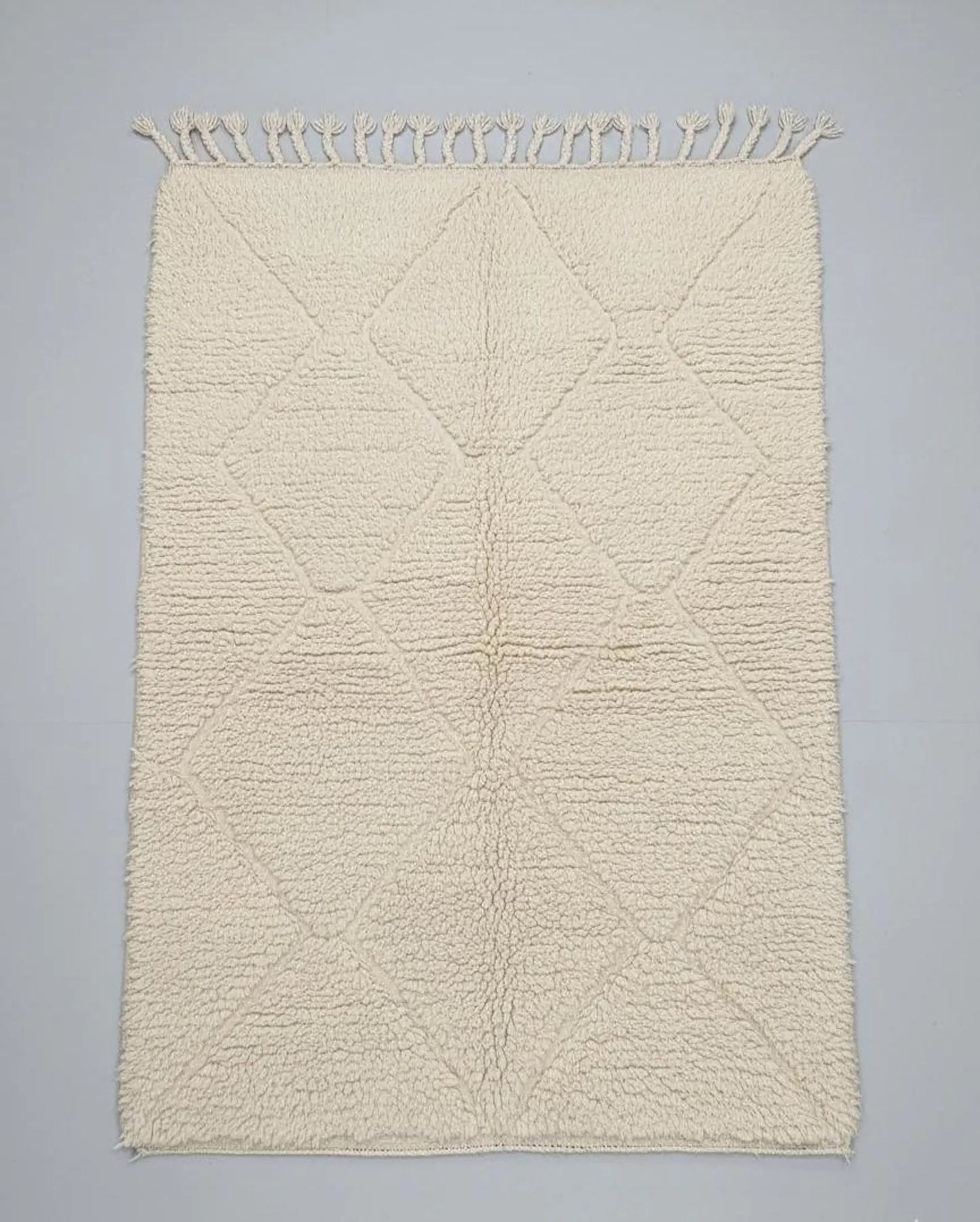 Tapis Minimaliste Géométrique Sculpté Blanc cassé – Style Beni Ourain (1×1,5 m)