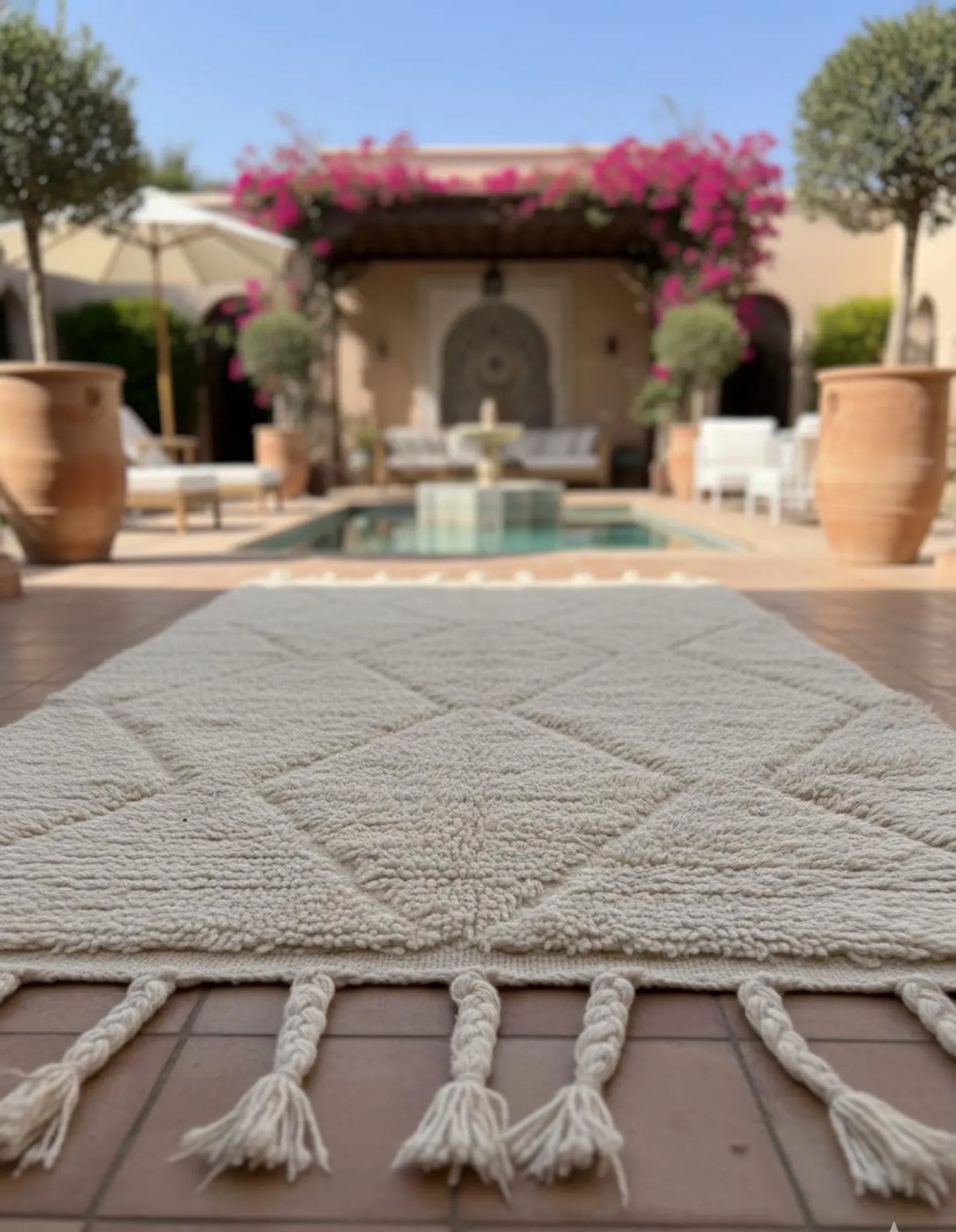 Tapis Minimaliste Géométrique Sculpté Blanc cassé – Style Beni Ourain (1×1,5 m)