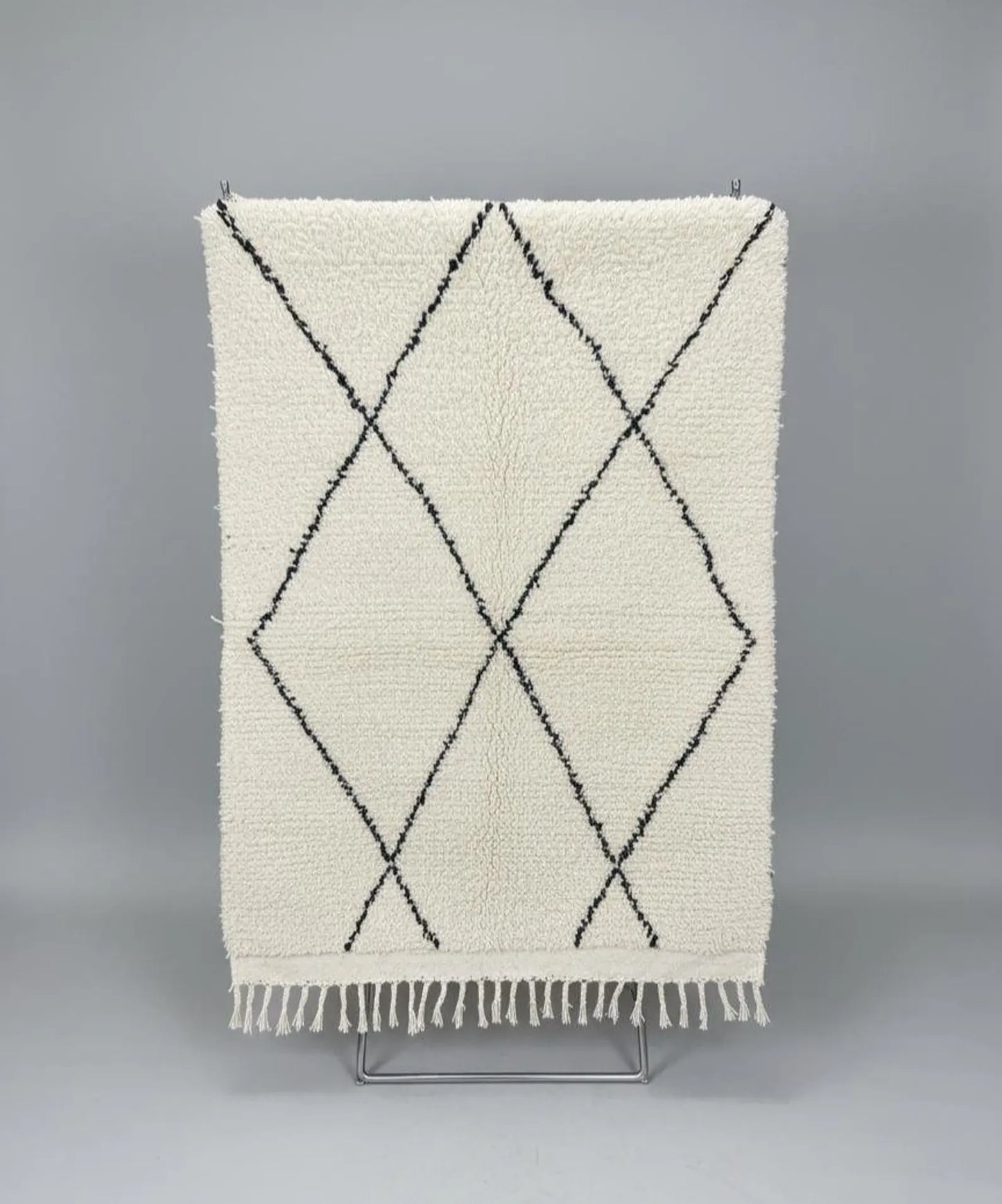 Tapis Berbère Beni Ouarain – Laine Blanche, Fait Main (1.1×1,5 m)