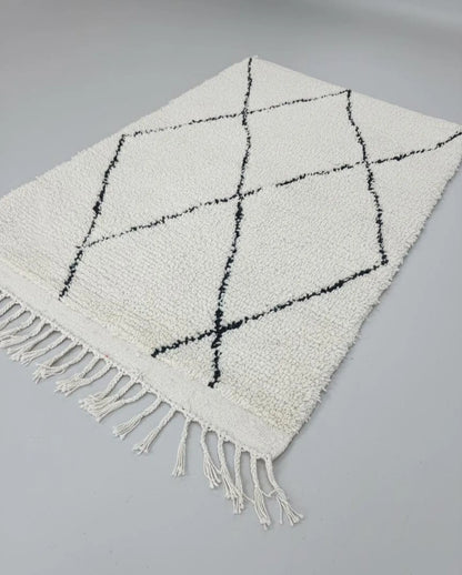 Tapis Berbère Beni Ouarain – Laine Blanche, Fait Main (1.1×1,5 m)