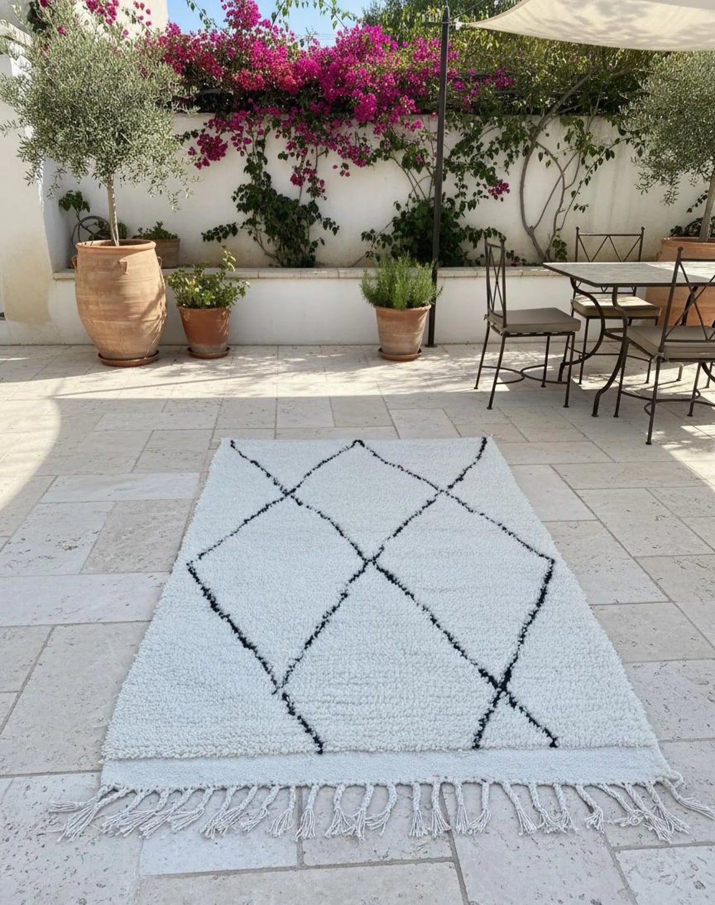 Tapis Berbère Beni Ouarain – Laine Blanche, Fait Main (1.1×1,5 m)