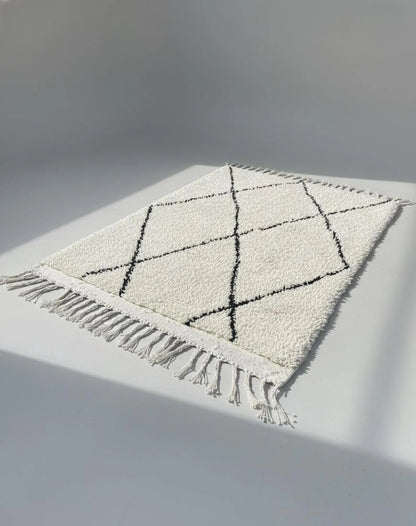 Tapis Berbère Beni Ouarain – Laine Blanche, Fait Main (1.1×1,5 m)