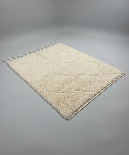 Tapis Minimaliste Géométrique Sculpté Blanc cassé – Style Beni Ourain (1×1,5 m)