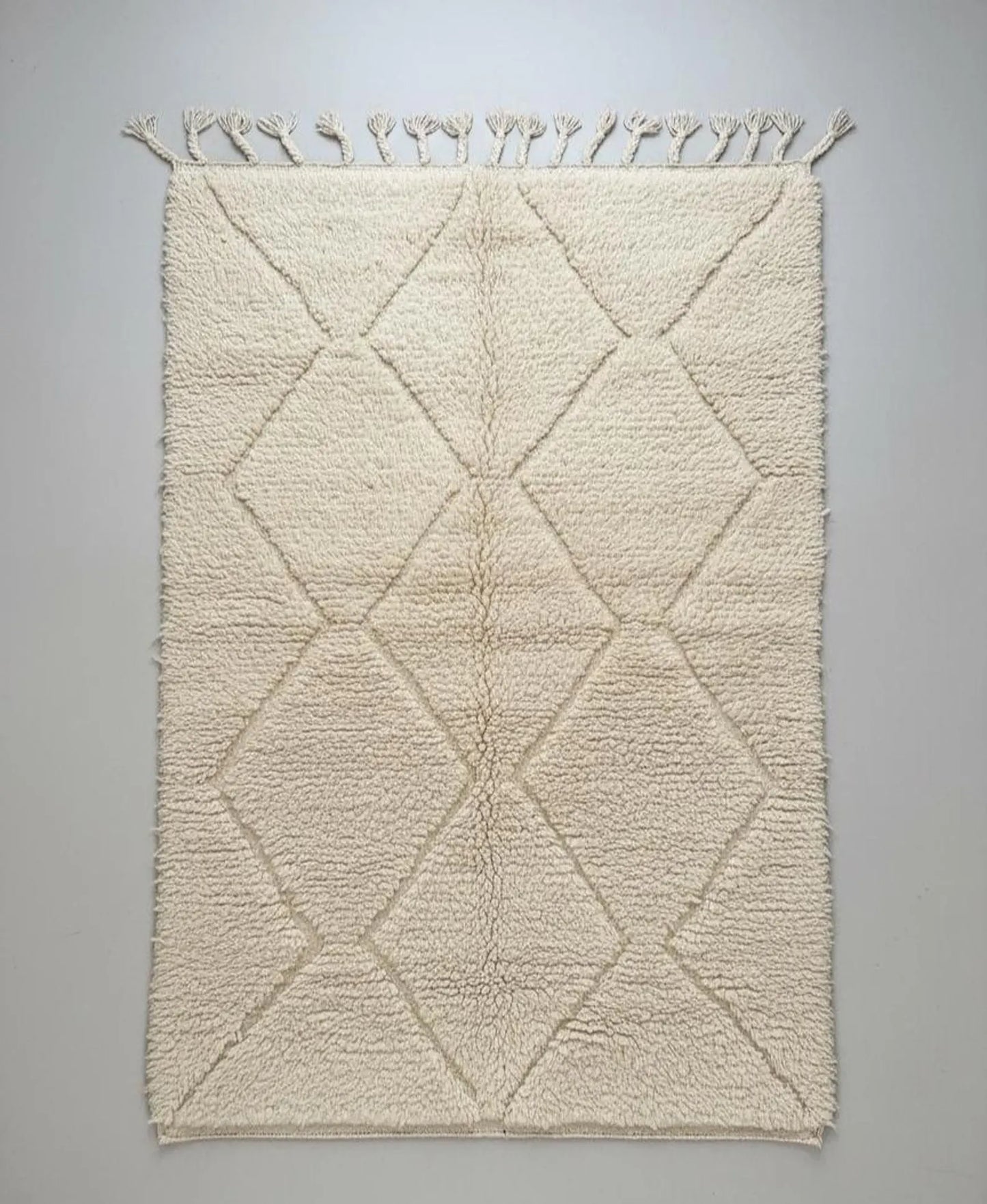 Tapis Minimaliste Géométrique Sculpté Blanc cassé – Style Beni Ourain (1×1,5 m)