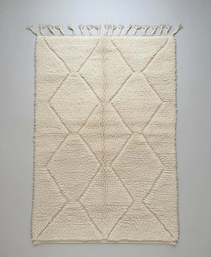 Tapis Minimaliste Géométrique Sculpté Blanc cassé – Style Beni Ourain (1×1,5 m)