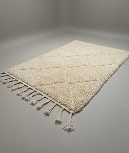 Tapis Minimaliste Géométrique Sculpté Blanc cassé – Style Beni Ourain (1×1,5 m)