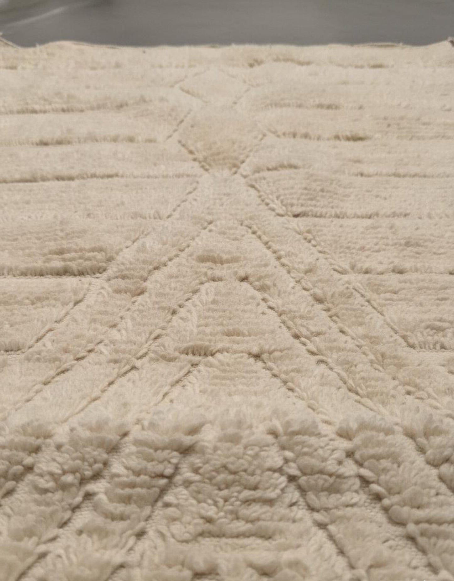 Tapis Minimaliste texture Géométrique Blanc Cassé (1m x 1.5m)